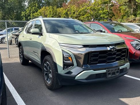 Used 2025 Chevrolet Equinox ACTIV w/ Safety and Technology Package FWD image 2