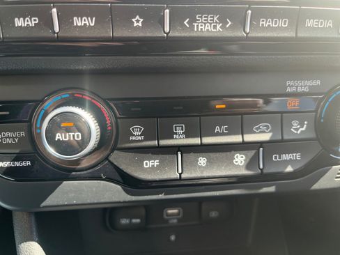 Used 2020 Kia Niro EX Premium FWD image 30
