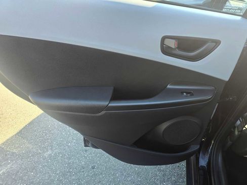 Used 2019 Hyundai Kona SE image 18