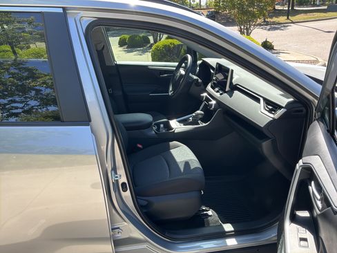 Used 2025 Toyota RAV4 XLE w/ Convenience Package image 33