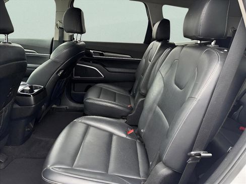 Used 2022 Kia Telluride S image 15