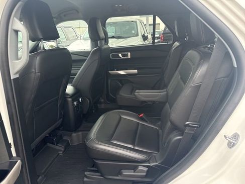 Certified 2022 Ford Explorer XLT w/ Equipment Group 202A AWD/4WD image 8