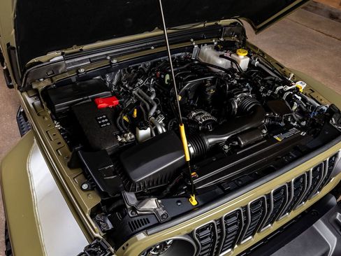 Used 2025 Jeep Gladiator Sport AWD/4WD image 40
