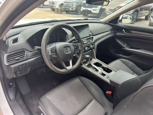 Used 2019 Honda Accord LX image 2