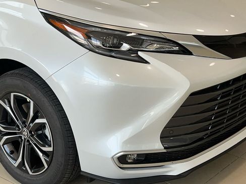 New 2026 Toyota Sienna Platinum AWD/4WD image 2