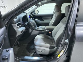 Used 2024 Toyota Highlander LE AWD/4WD video 2