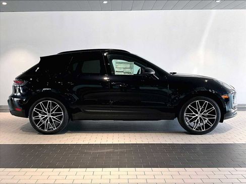 New 2026 Porsche Macan image 8