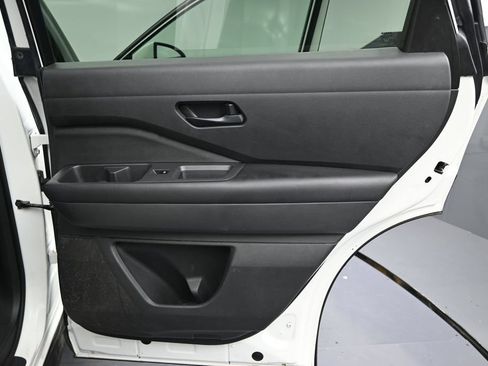 Used 2023 Nissan Pathfinder SV FWD image 8