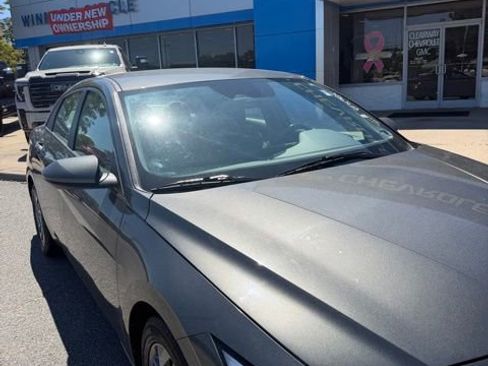 Used 2024 Hyundai Elantra SEL FWD image 5
