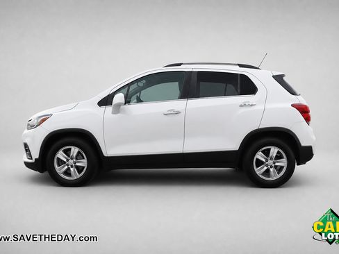 Used 2020 Chevrolet Trax LT w/ LT Convenience Package FWD image 5