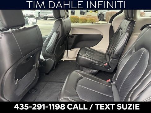 Used 2023 Chrysler Pacifica Touring-L image 14
