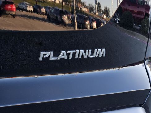 Used 2024 Nissan Pathfinder Platinum image 7