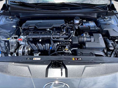 Used 2023 Hyundai Elantra SE FWD image 9