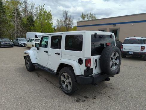 Used 2017 Jeep Wrangler Unlimited Sahara w/ Dual Top Group AWD/4WD image 3