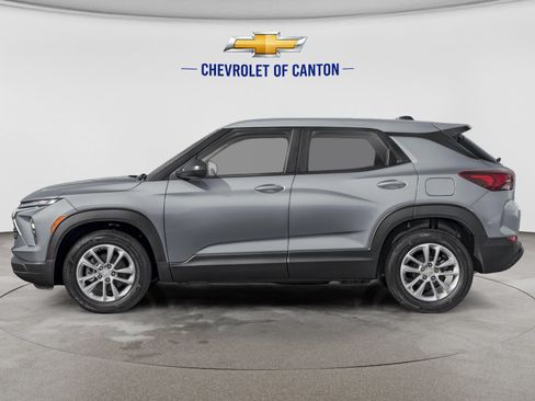 Used 2024 Chevrolet TrailBlazer LS w/ LS Convenience Package FWD image 3