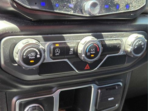 Used 2020 Jeep Wrangler Sport AWD/4WD image 26