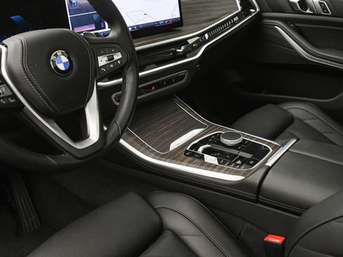 Used 2024 BMW X5 xDrive40i w/ Parking Assistance Package image 39