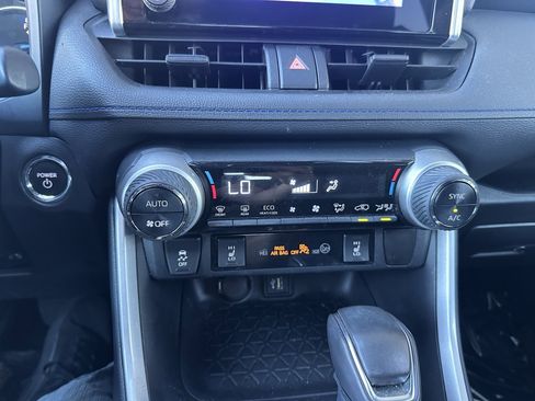 Used 2024 Toyota RAV4 SE w/ Convenience Package image 24