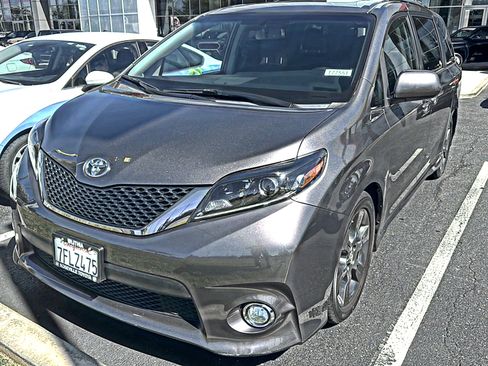 Used 2015 Toyota Sienna SE Premium FWD image 1