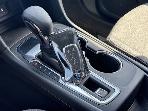 Used 2024 Chevrolet Equinox LT w/ LPO, Floor Liner Package FWD image 8