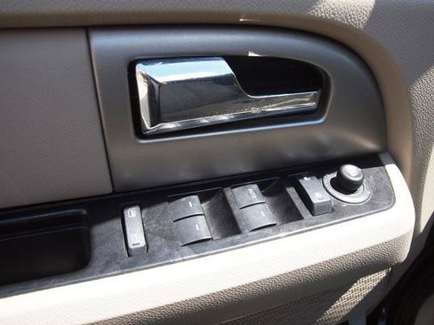 Used 2014 Ford Expedition EL Limited w/ Equipment Group 301A AWD/4WD image 9