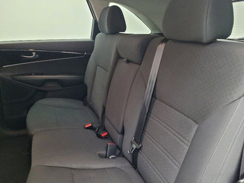 Used 2020 Kia Sorento LX FWD image 18