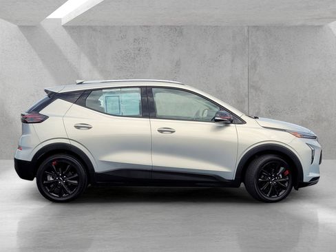 Used 2023 Chevrolet Bolt EUV LT w/ Redline Edition image 3