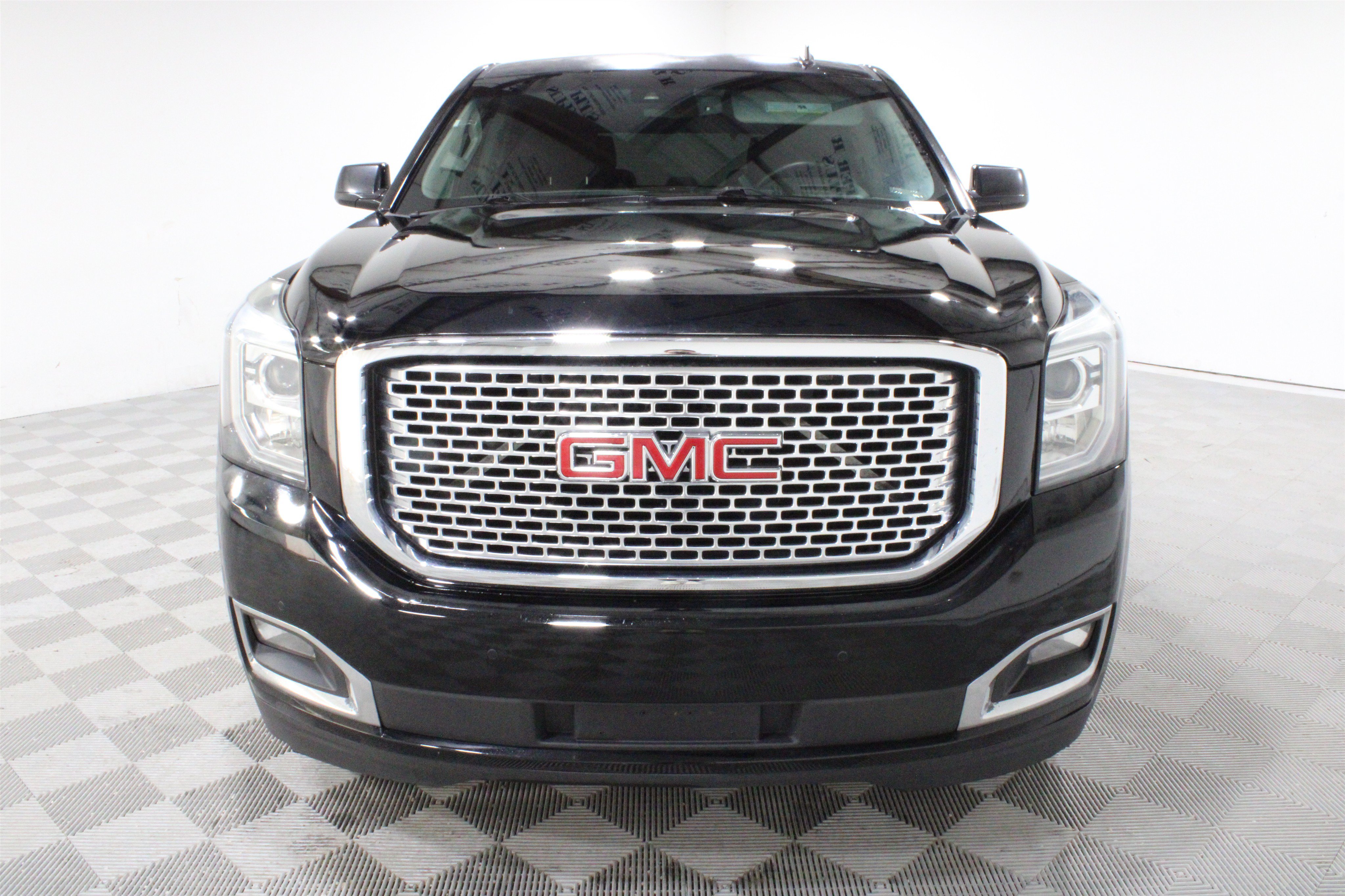 Used 2015 GMC Yukon Denali w/ Touring Package AWD/4WD image 8