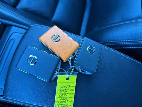 Used 2024 Volvo XC40 B5 Ultimate w/ Protection Package Premier image 36