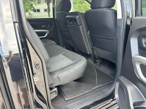 Used 2018 Nissan Titan SV RWD image 26