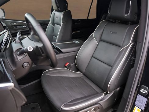 Used 2024 Cadillac Escalade Sport w/ LPO, ONYX Package image 7