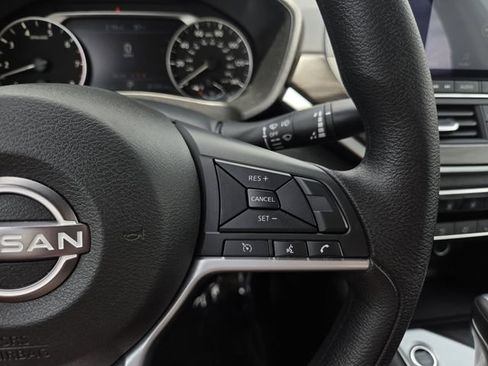 Used 2025 Nissan Altima 2.5 SV FWD image 19