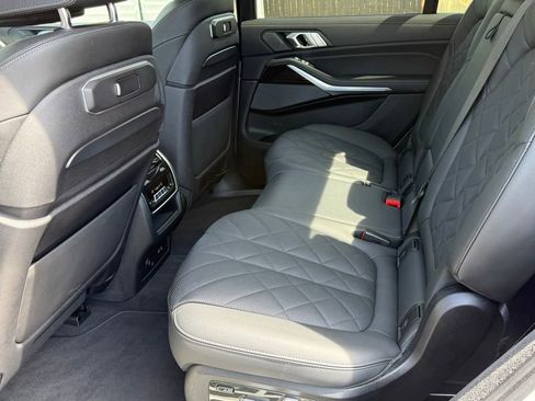 Used 2024 BMW X7 xDrive40i AWD/4WD image 34
