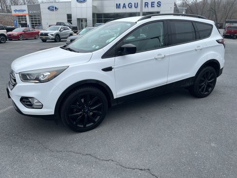 Certified 2018 Ford Escape SE w/ Ford Safe & Smart Package image 24