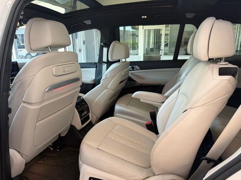 Used 2025 BMW X7 M60i AWD/4WD image 7