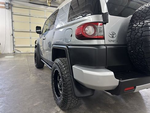 Used 2012 Toyota FJ Cruiser 4WD w/ Convenience Pkg image 37