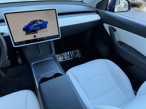 Used 2022 Tesla Model Y Long Range image 41