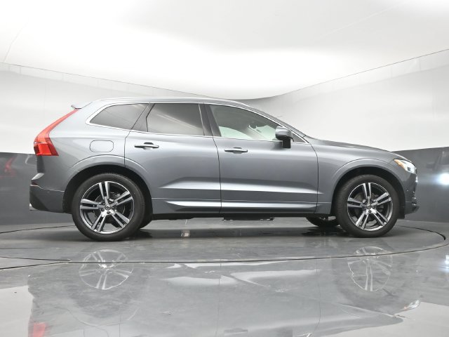 Used 2019 Volvo XC60 T5 Momentum w/ Multimedia Package FWD image 17