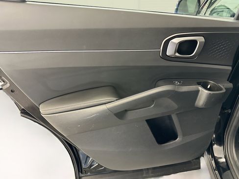 Used 2024 Kia Sorento S image 27