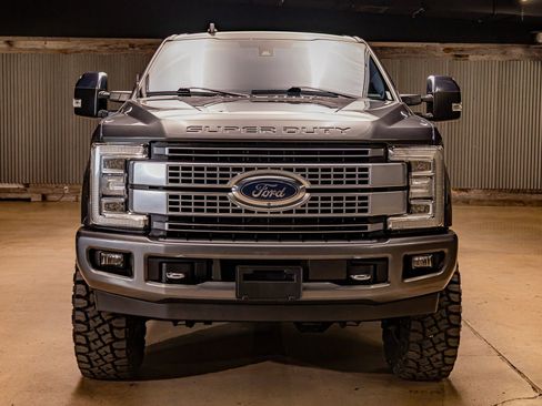 Used 2019 Ford F250 Platinum w/ Platinum Ultimate Package image 2
