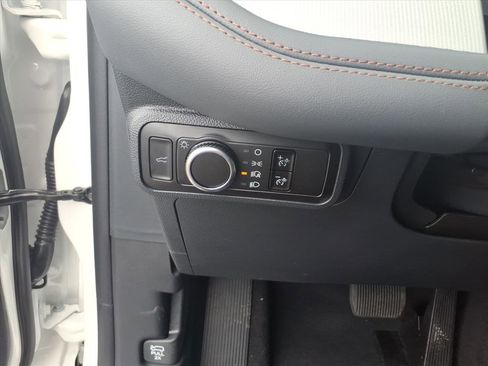 Used 2026 Ford Explorer Active AWD/4WD image 14