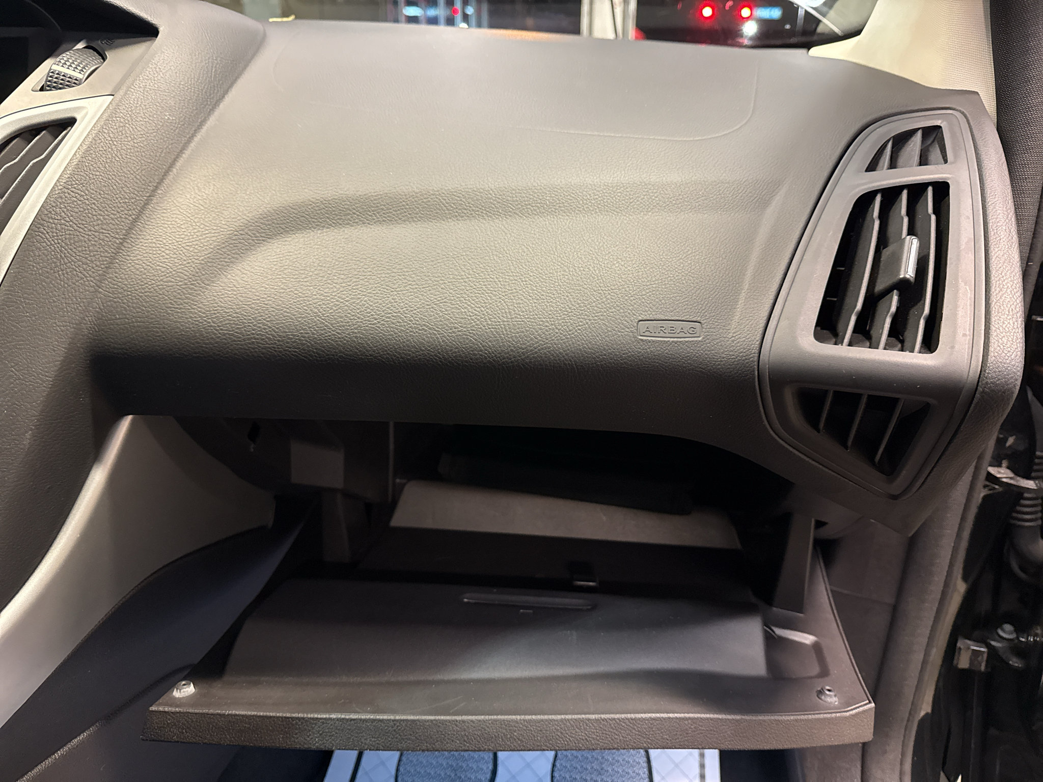Used 2014 Ford Focus SE w/ Equipment Group 201A FWD image 25