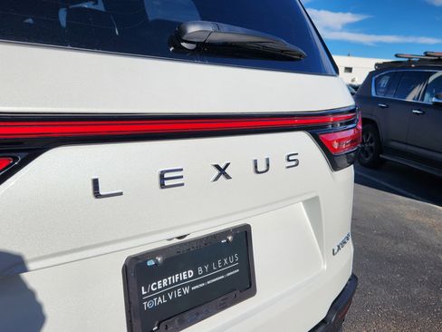 Used 2025 Lexus LX 600 4WD w/ Luxury Package image 19