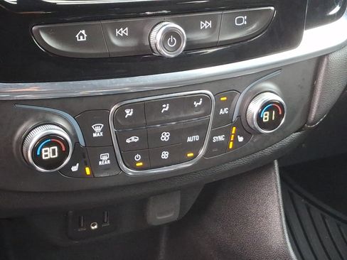 Used 2022 Chevrolet Traverse LT AWD/4WD image 16