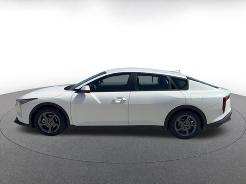 Used 2025 Kia K4 LXS image 9