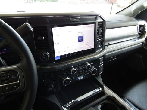 Used 2025 Ford F350 Lariat w/ Lariat Ultimate Package AWD/4WD image 32