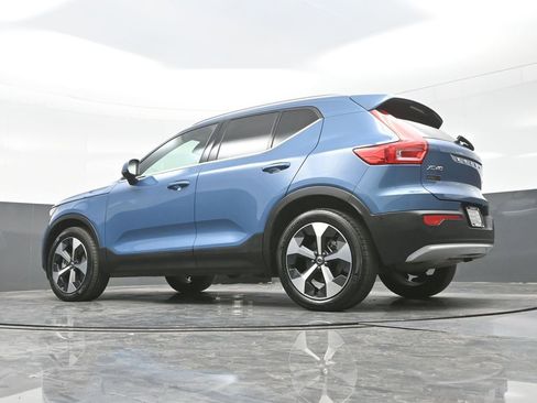 Used 2025 Volvo XC40 B5 Plus image 23