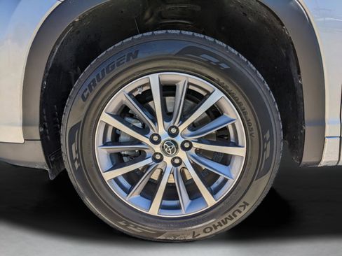 Used 2018 Toyota Highlander XLE image 41