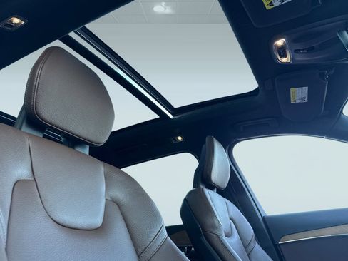 Used 2022 Volvo XC90 T6 Momentum w/ Climate Package image 15