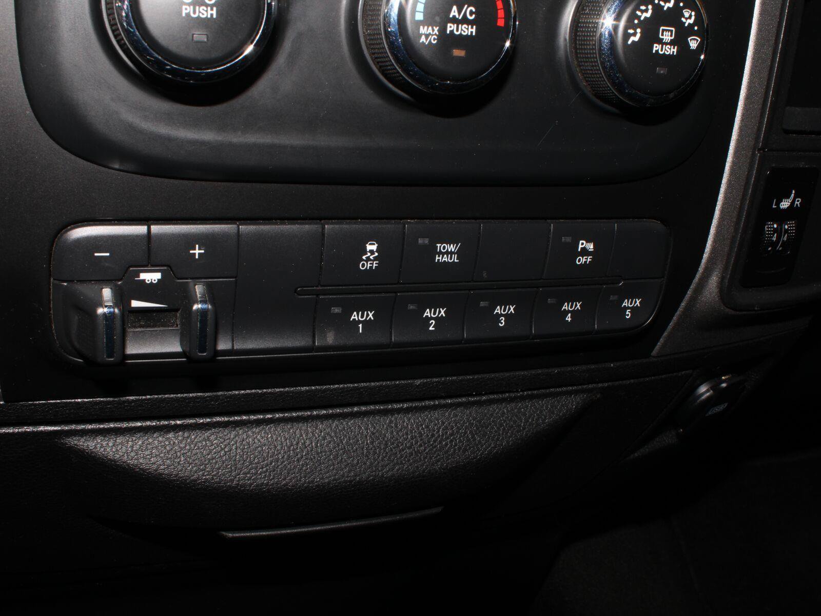 Used 2015 RAM 2500 Tradesman w/ Chrome Appearance Group AWD/4WD image 14